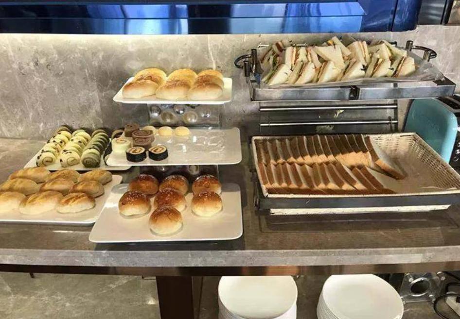 “不买房，不租房”每月300块住酒店，80后女孩“禁欲式”生活