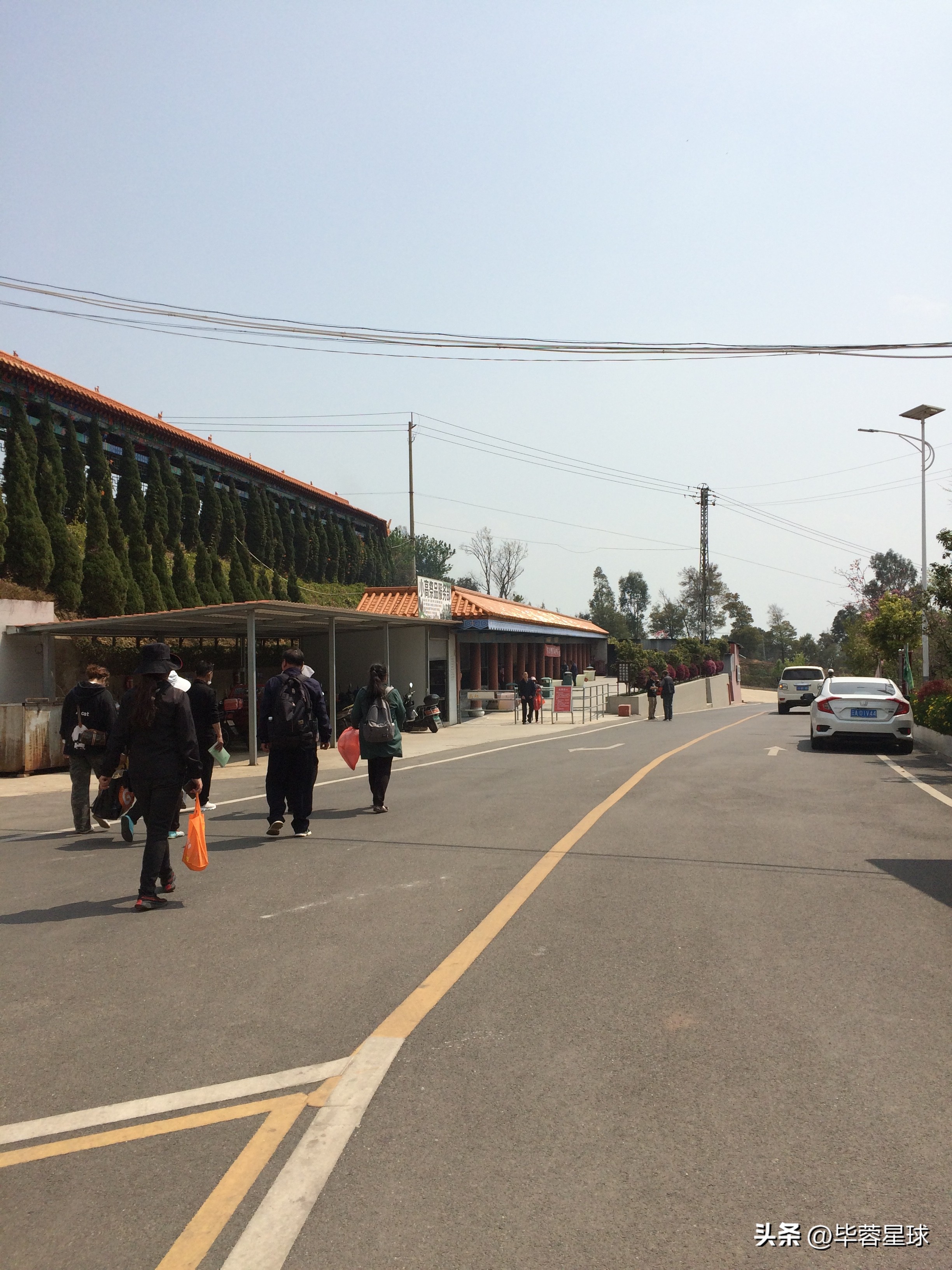 观音山公墓，为外婆下葬的一天，是提醒，是童年青春时代的告别