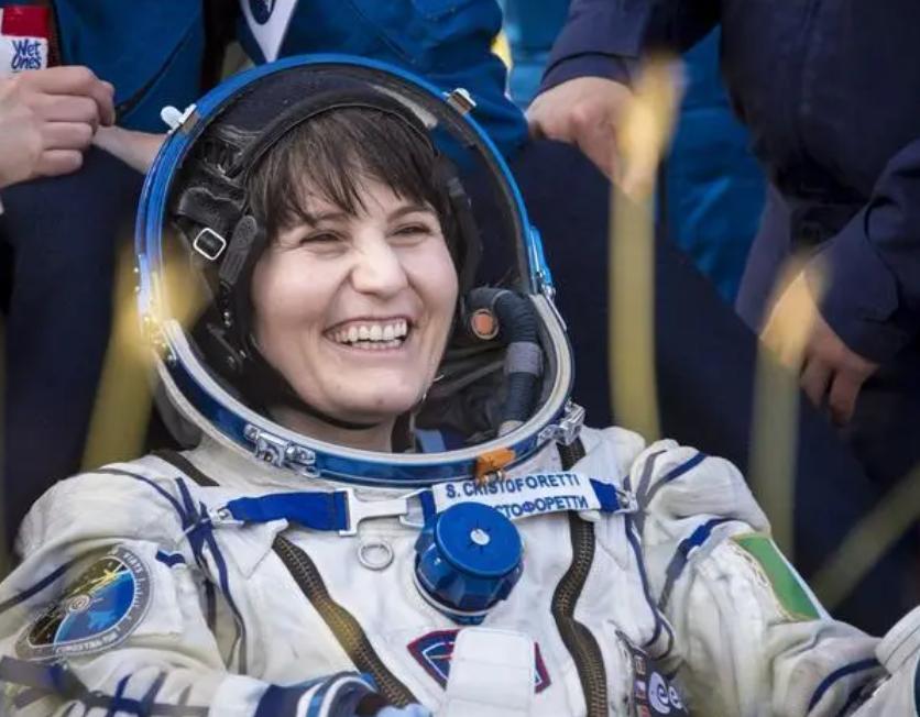 女航天员上太空,遇到生理期怎么办?太空环境会影响生育吗?