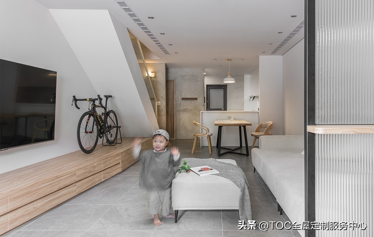 40年沿街旧屋改造，勾勒简静温润的亲子时光