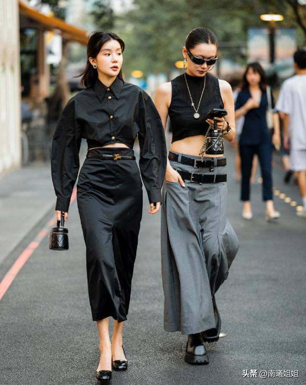 配裙子的平底单鞋时尚减龄,百搭裙子低跟鞋