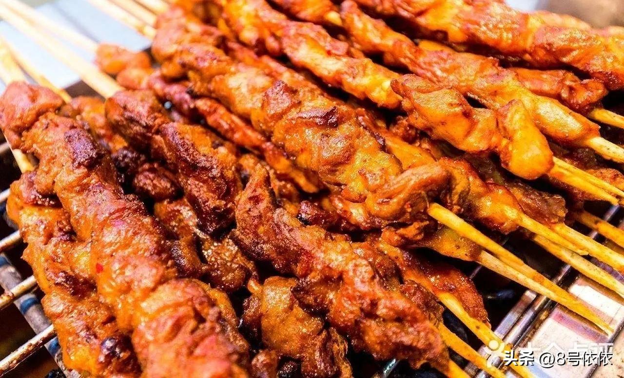 在五线城市开烧烤店一年能挣多少 (98年小伙开烧烤店3个月赚60万)