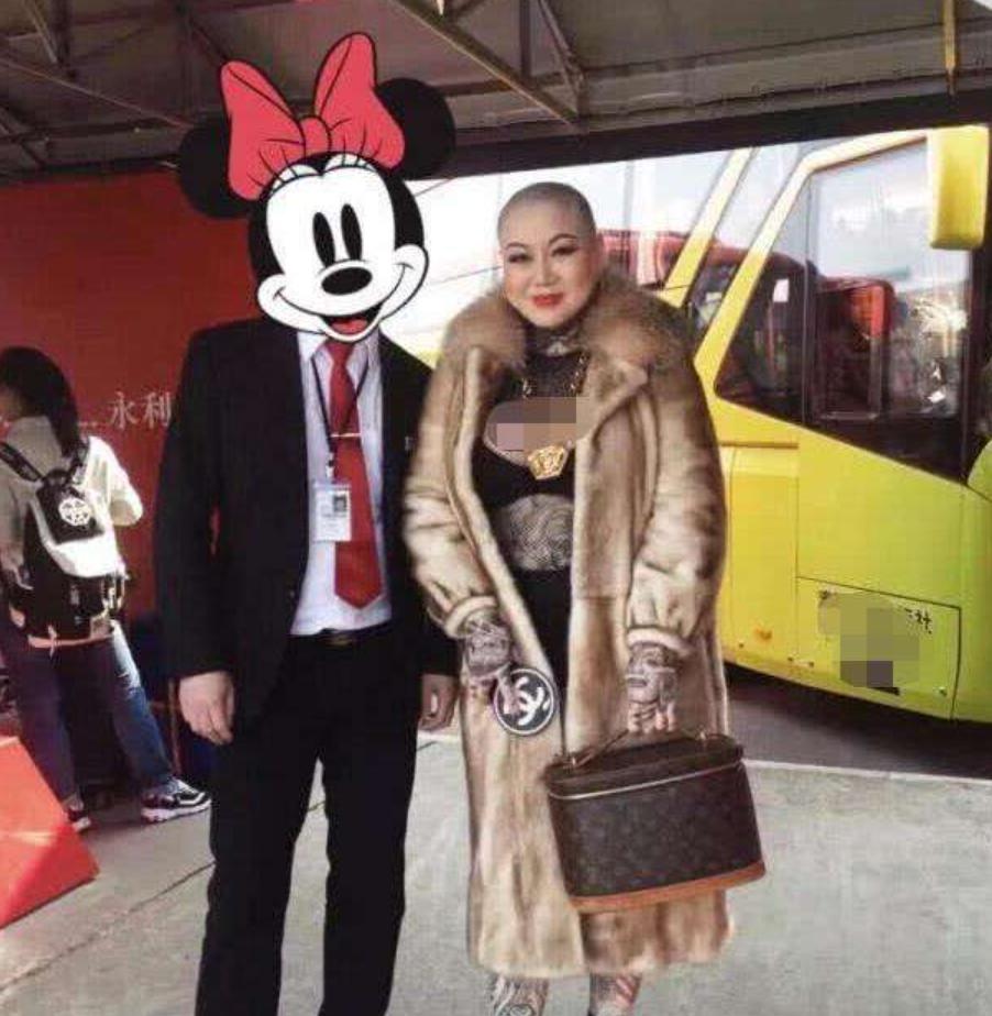 网红富婆盘点：一顿家宴抵半年工资，结婚就送200万宾利