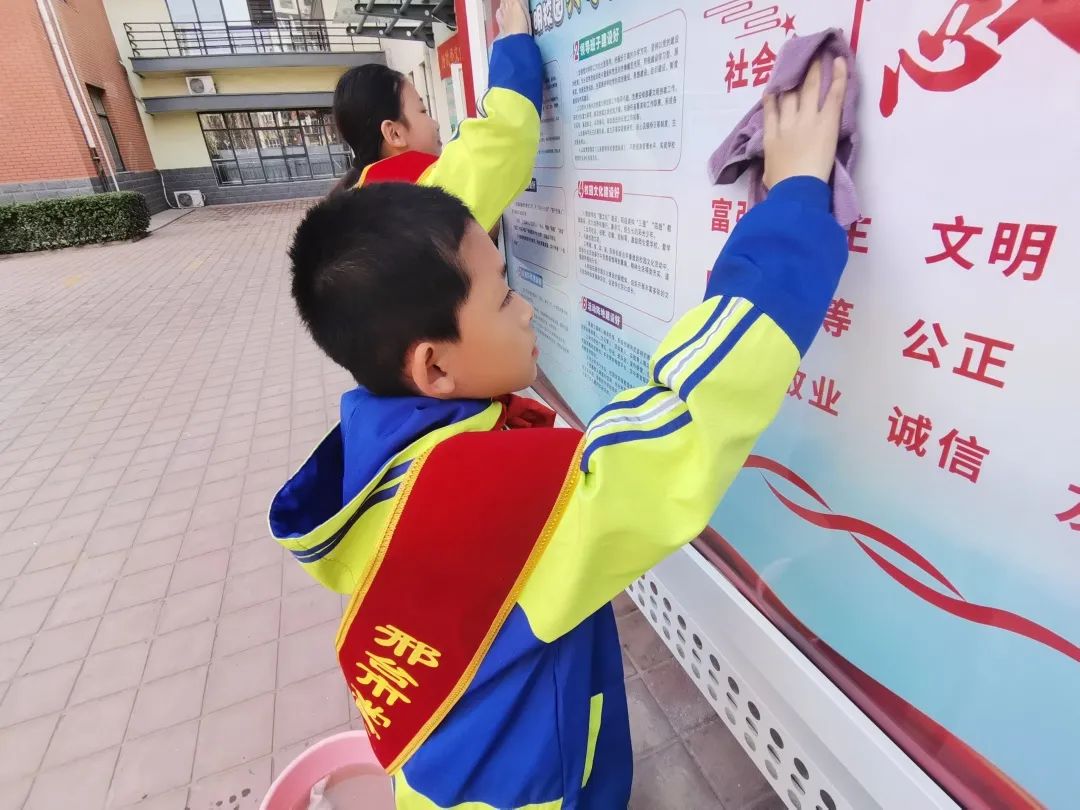 学雷锋，邢台市教育系统在行动