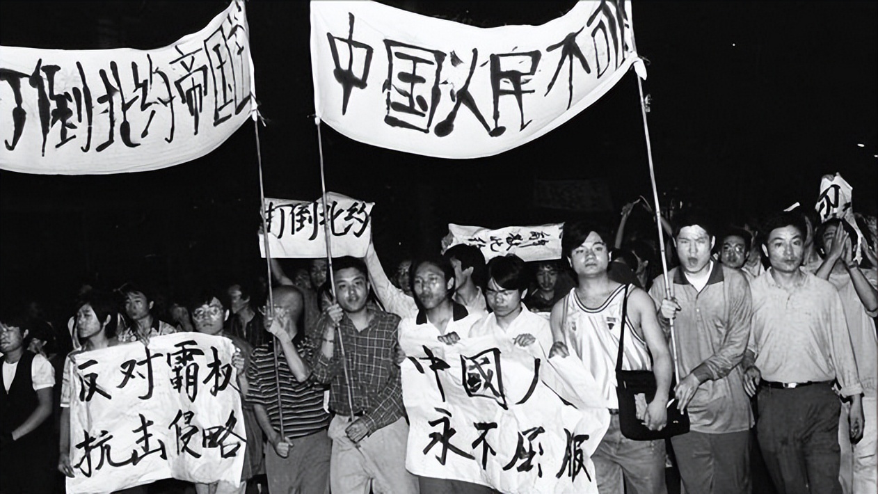 01年中国最牛“键盘侠”，带领八万黑客，怒将*旗国**插到白宫官网