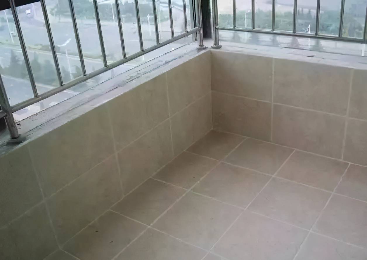 阳台顶部漏水怎么修复,阳台110排水管漏水修复