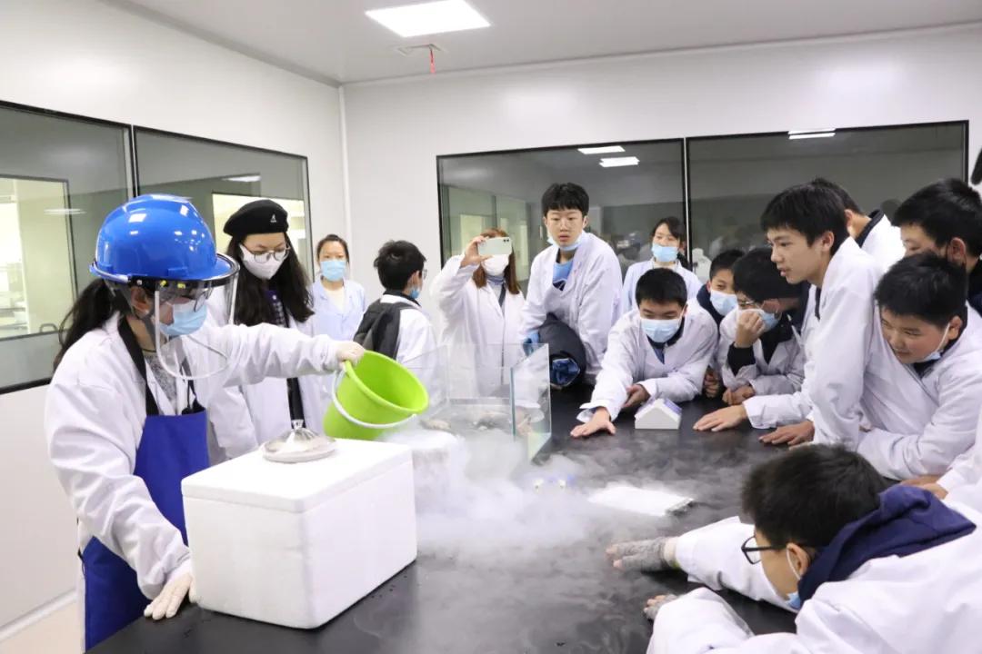 干细胞的生命守护之旅！长郡学子打卡中南源品干细胞科技园