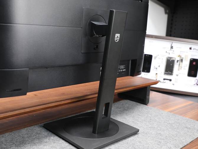 飞利浦558m1ry超大显示器体验,飞利浦55寸最新显示器