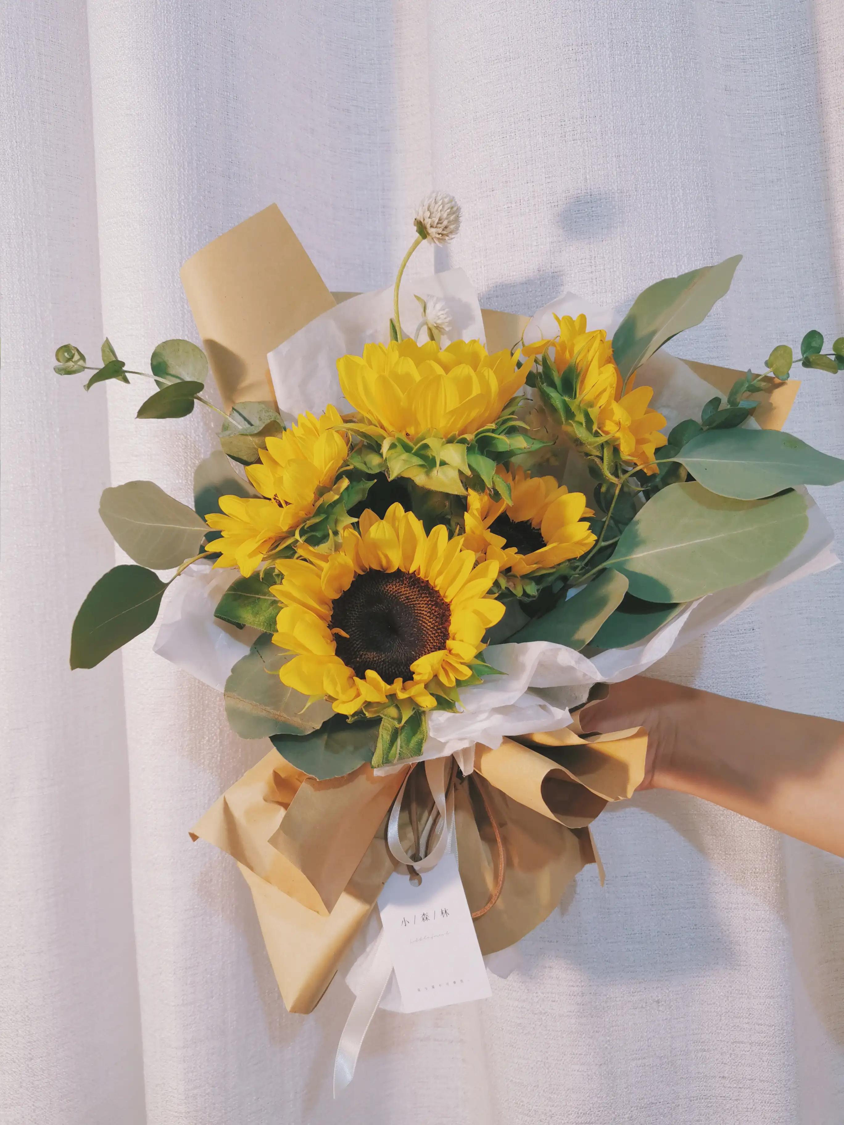 “我所走过的路，要繁花盛开，要人声鼎沸”那些有关自己的句子