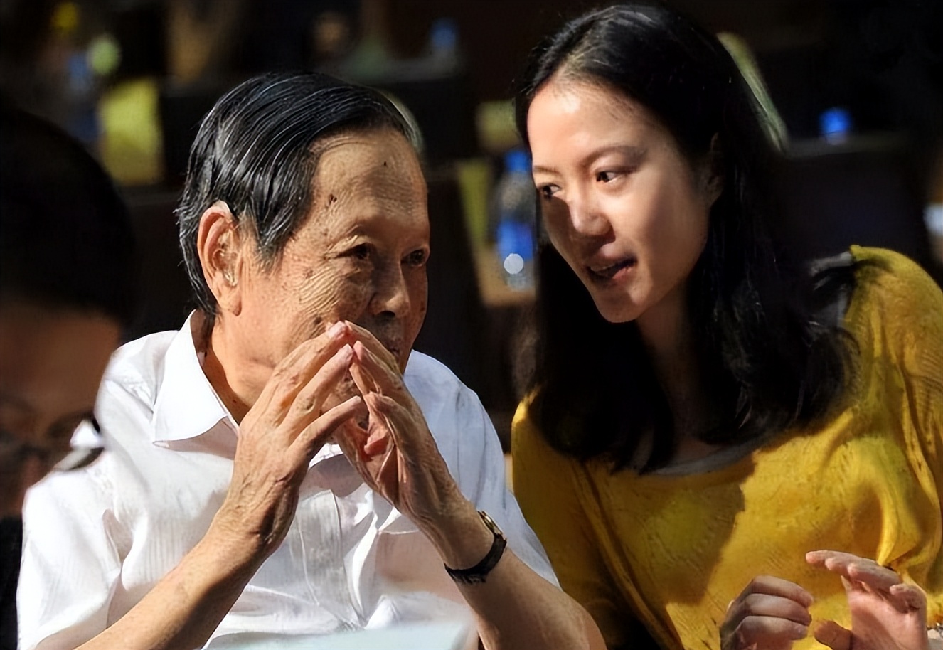 杨振宁百岁之际翁帆披露相处细节,翁帆为何要嫁差54岁的杨振宁