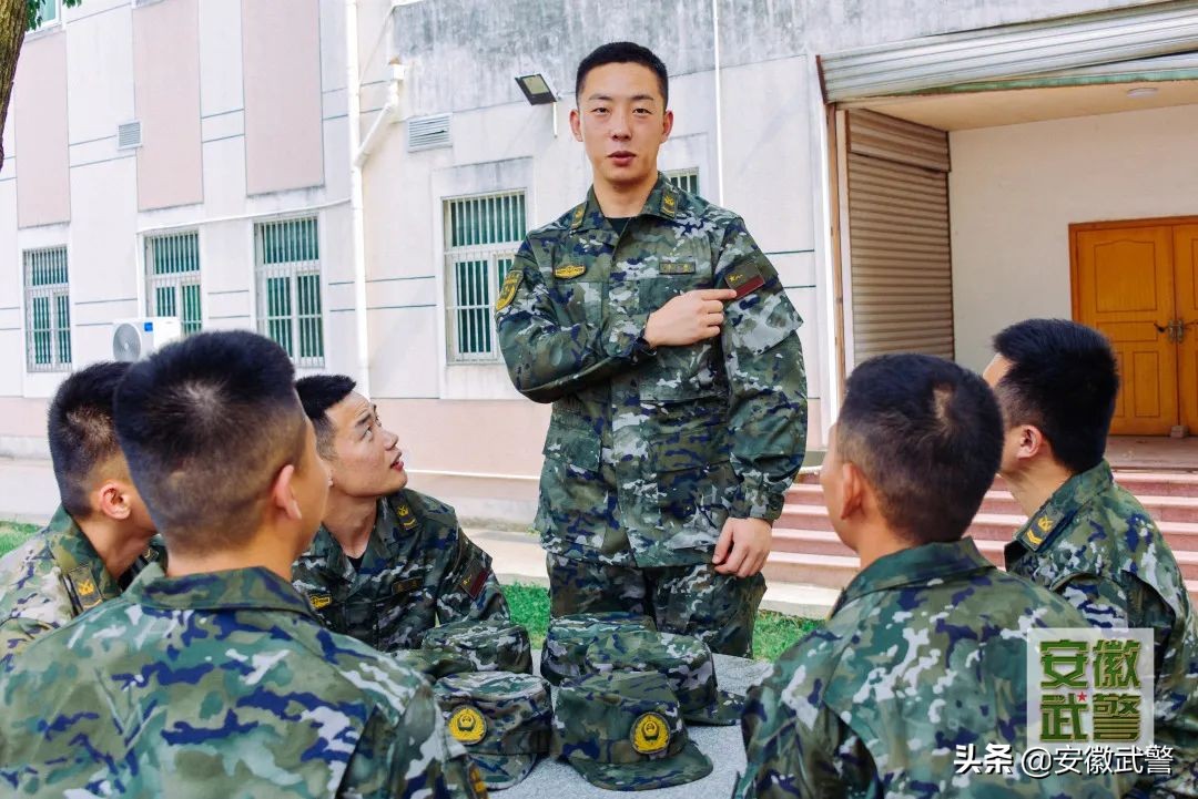 21款武警作训服细节,中国人民武装警察部队21式作训服