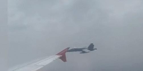 战斗机伴飞意味着什么?若不是热烈欢迎,那就是严重警告了