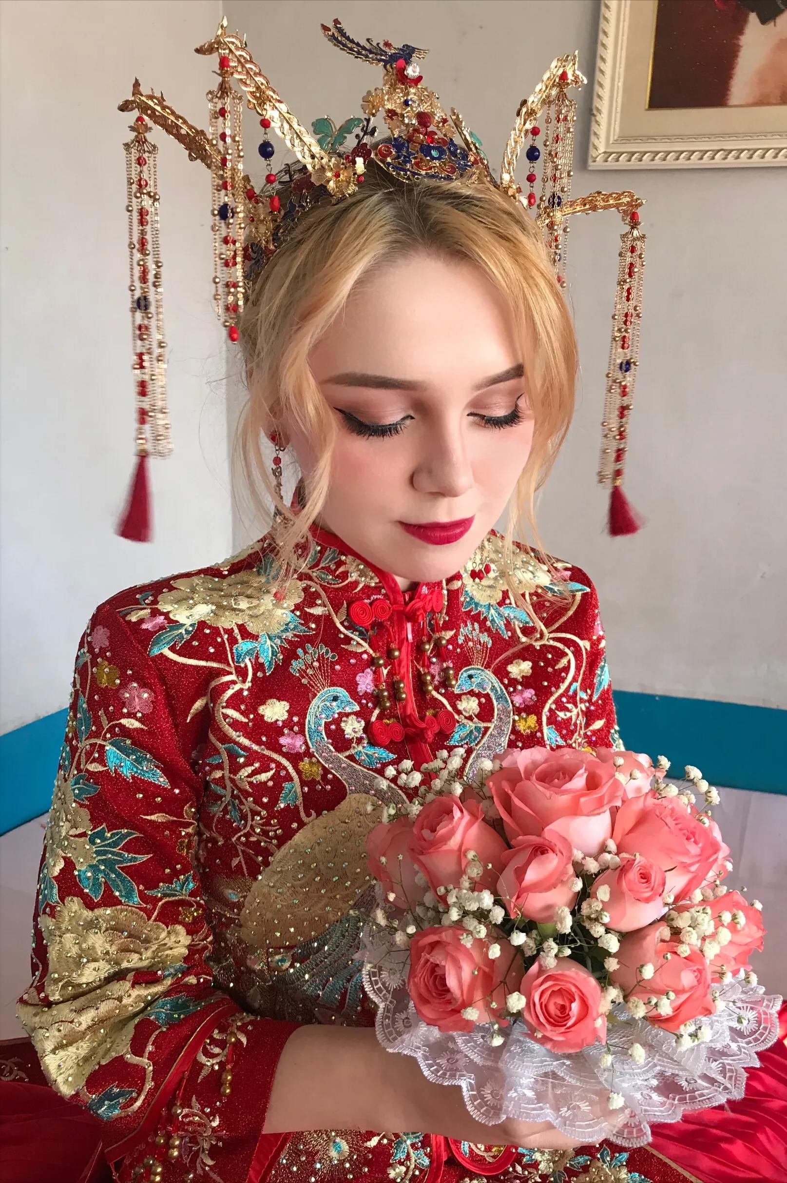 俄罗斯美女嫁给东北3婚男人，夫妻恩爱，网友感慨：他太幸运了