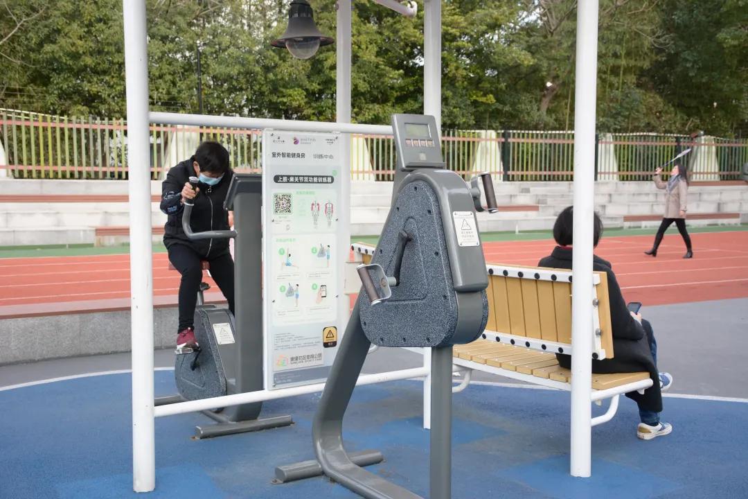 室外九处智能健身房,沸腾智能健身房