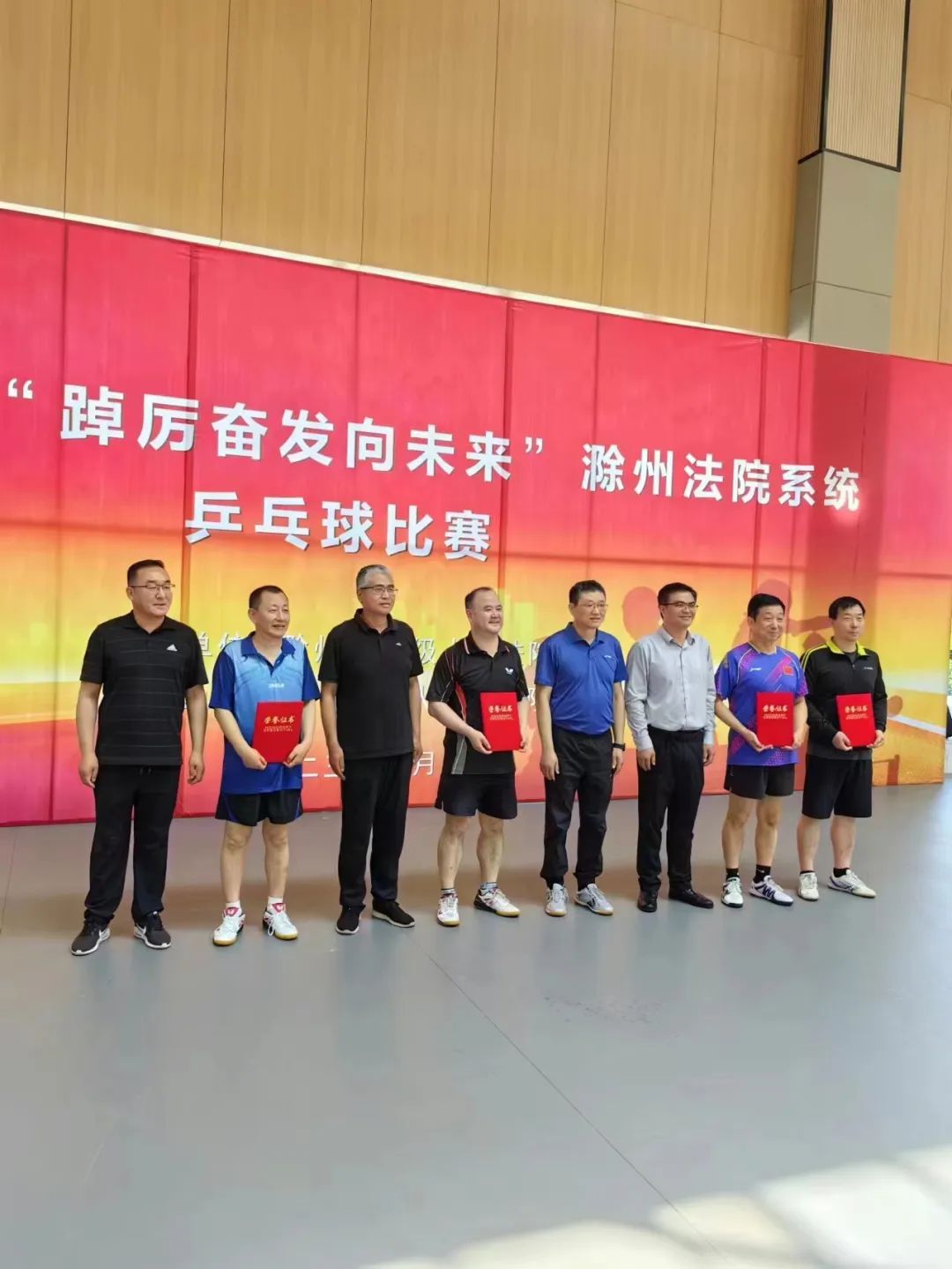 江苏省运动会乒乓球金牌,在市级乒乓球比赛中获得二等奖