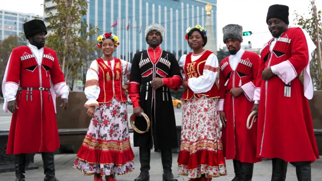 俄军惊现黑人士兵！在俄罗斯服役的外籍士兵有多少？