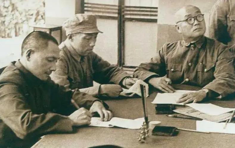 打印度，久未露面的*伯承刘**称“老了，意见仅供参考”，后诸将皆服