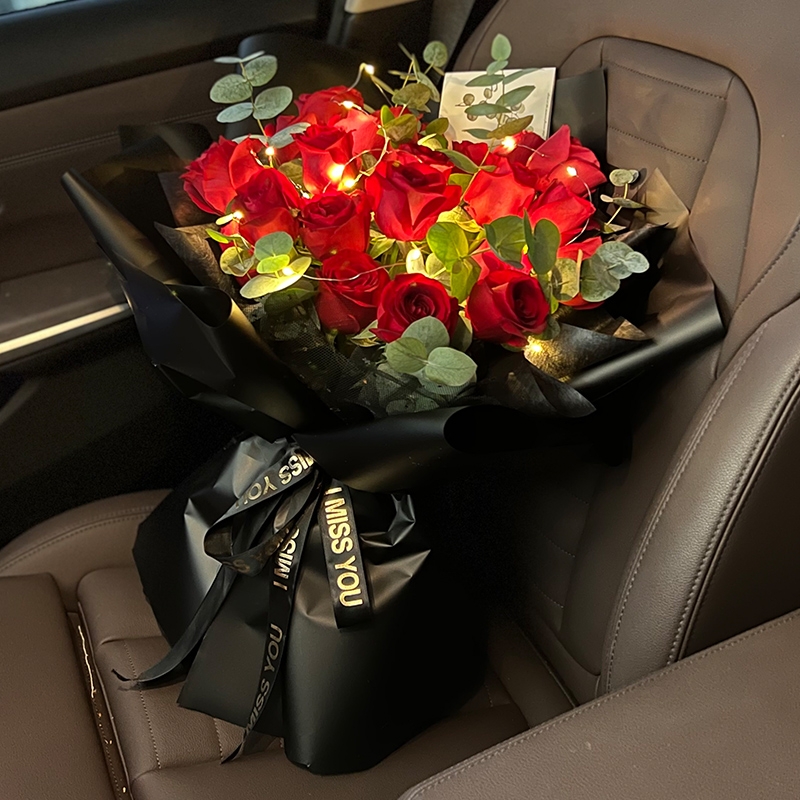 送男生19朵白玫瑰好还是红玫瑰好,女生生日男生送多少朵红玫瑰花