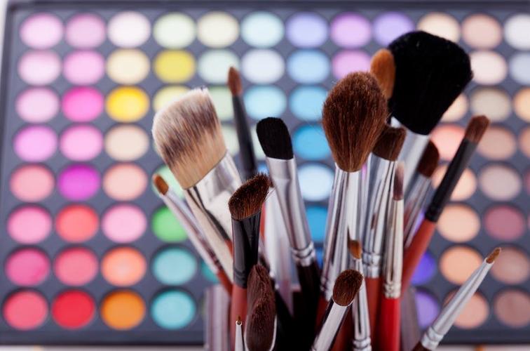 2021年美妆行业趋势洞察报告,绽放未来视频