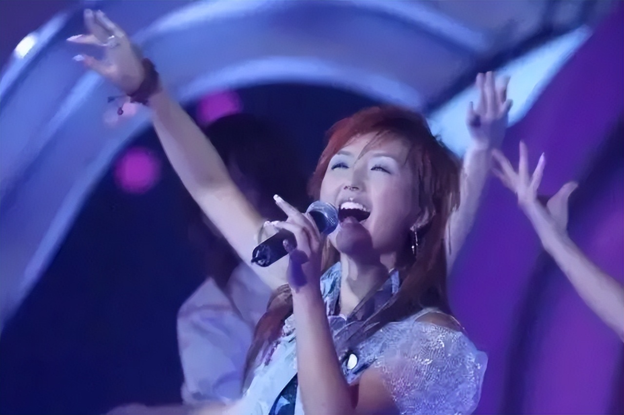 从爆红到无人问津苏醒,何洁当时的事业陷入了低迷期