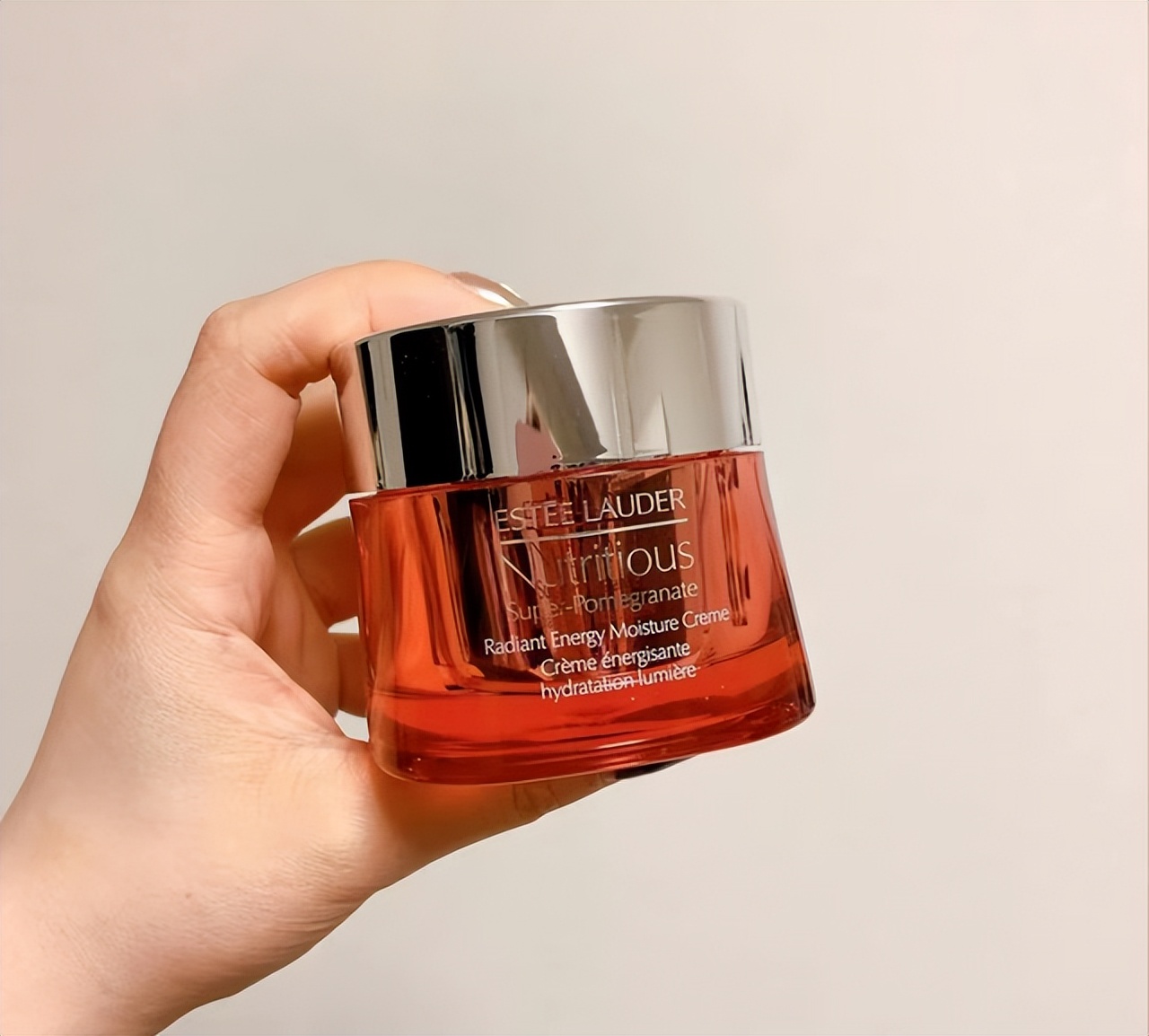 上年纪的女人适合什么品牌护肤品,适合年轻女性用的面霜