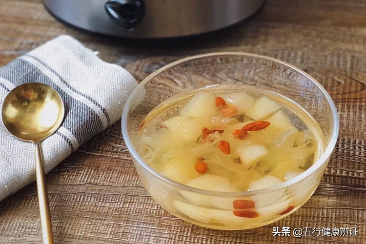 呼出气热口干舌燥是什么原因,早起来口干舌燥是什么症状