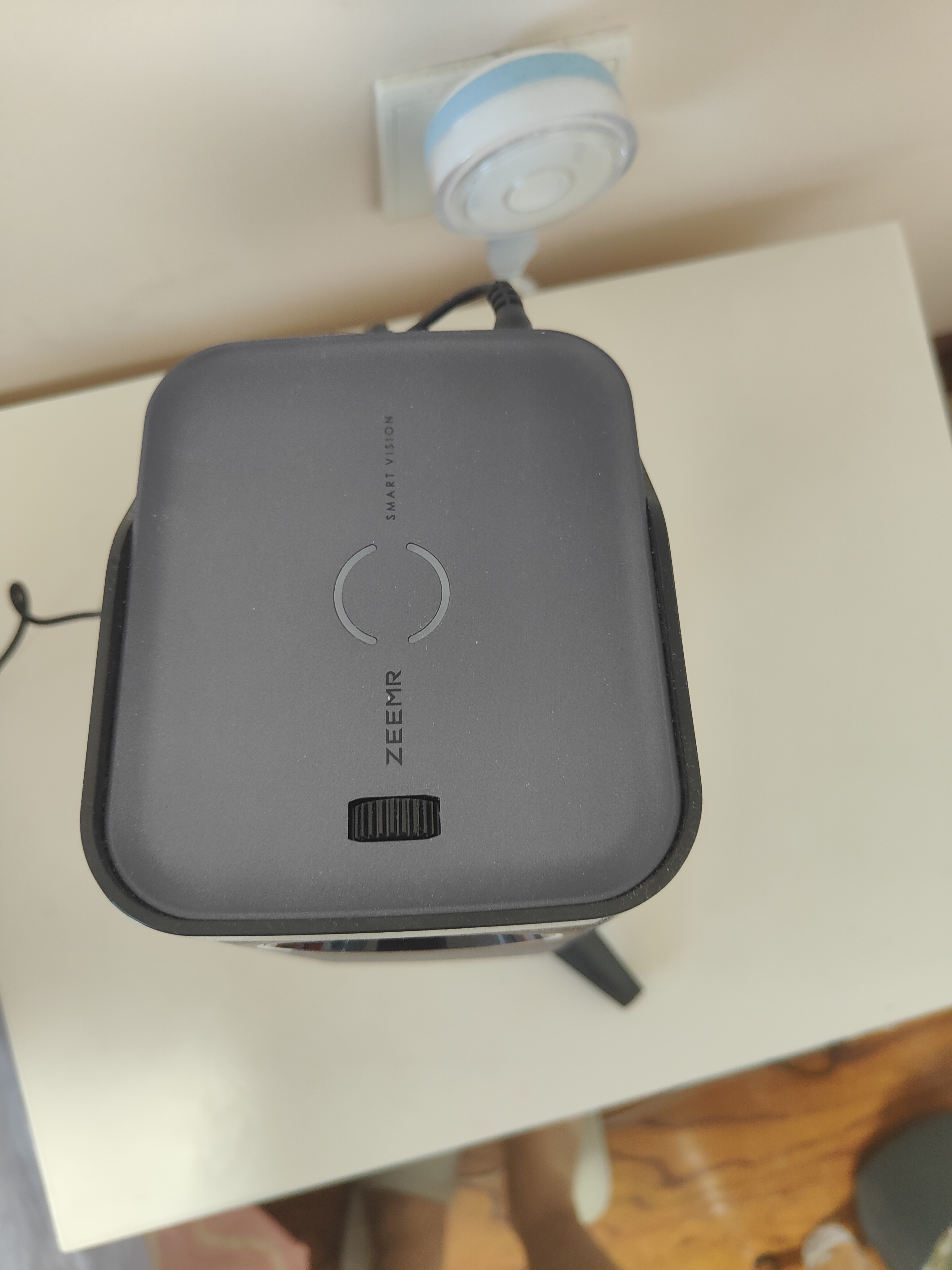 知麻divapro投影仪怎么使用,知麻投影仪divapro白天效果