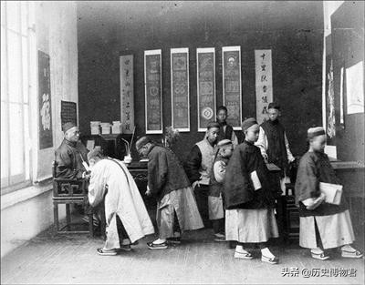 一个落榜考生如何创业的传奇故事，成功后众人拥呼：教主仙福永享