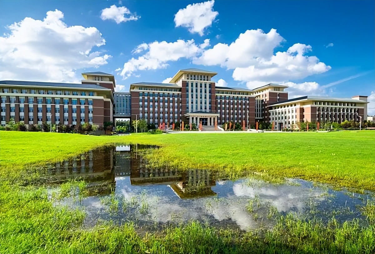 全国最容易迷路的985大学，大到里面有座城市