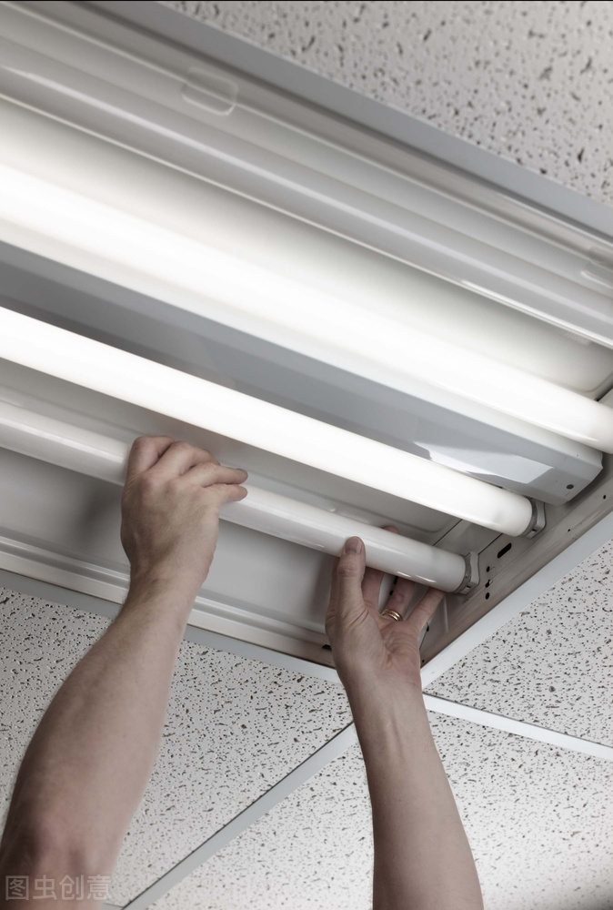 判断日光灯不亮故障老电工有绝招,日光灯灯管常见故障及维修