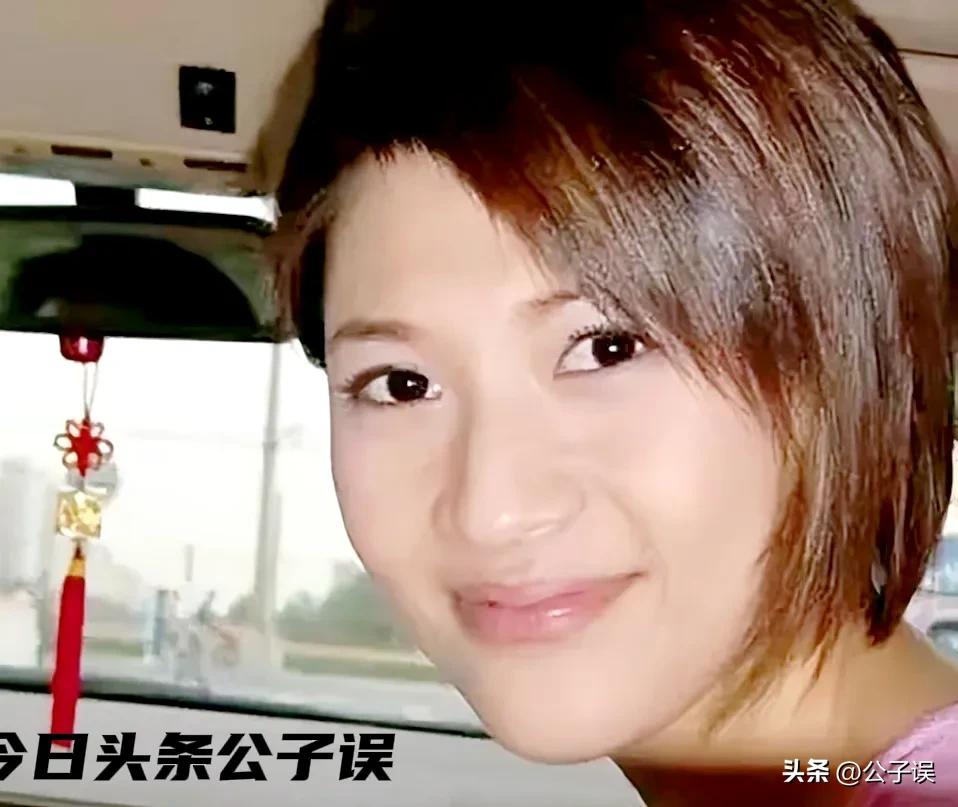 一张和冯小刚的“夜宿门”照片,彻底撕下了沈星的遮羞布