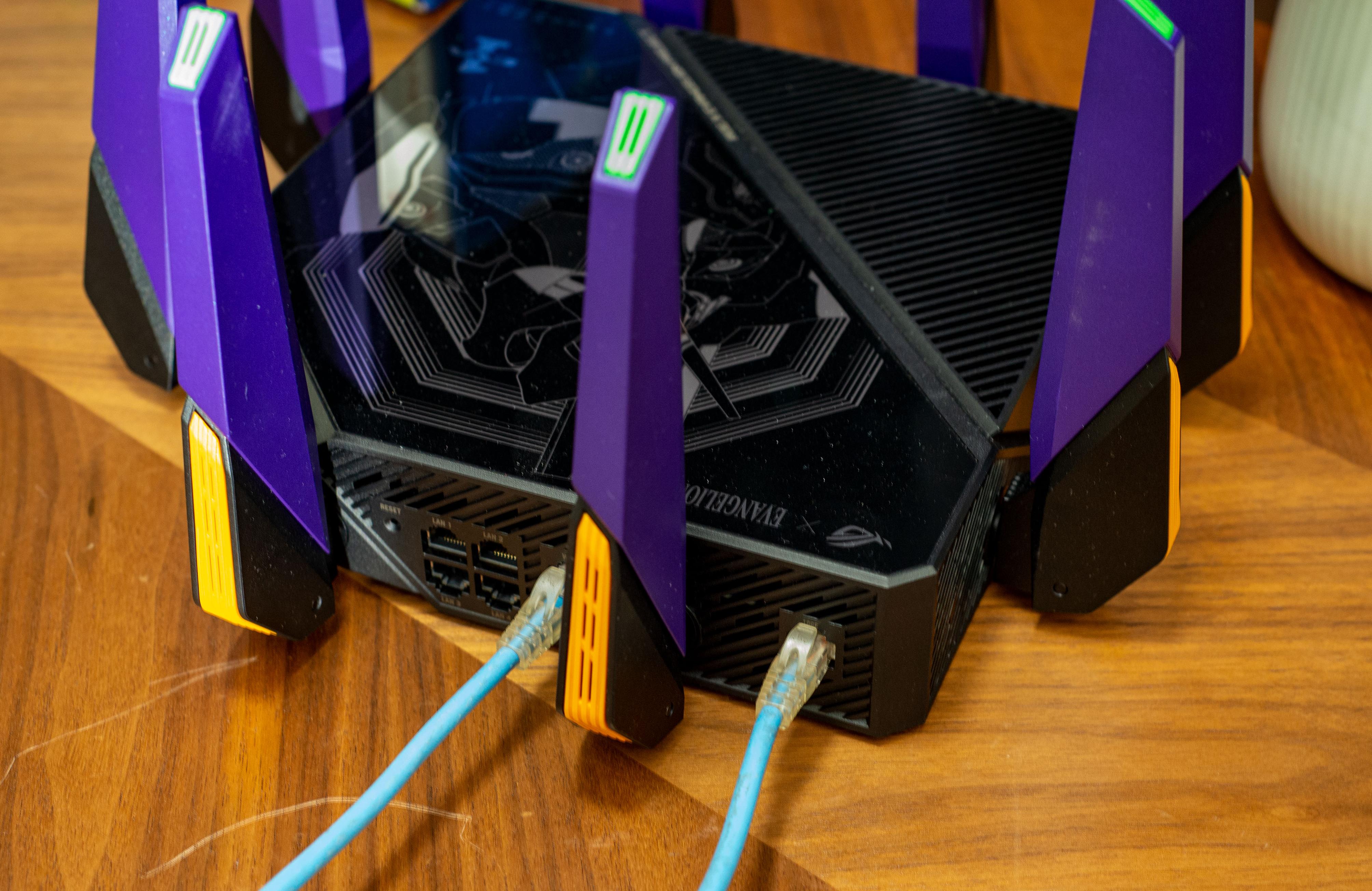 八爪鱼初号机，这应该算路由器天花板了｜ROGGT-AX11000ProEVA