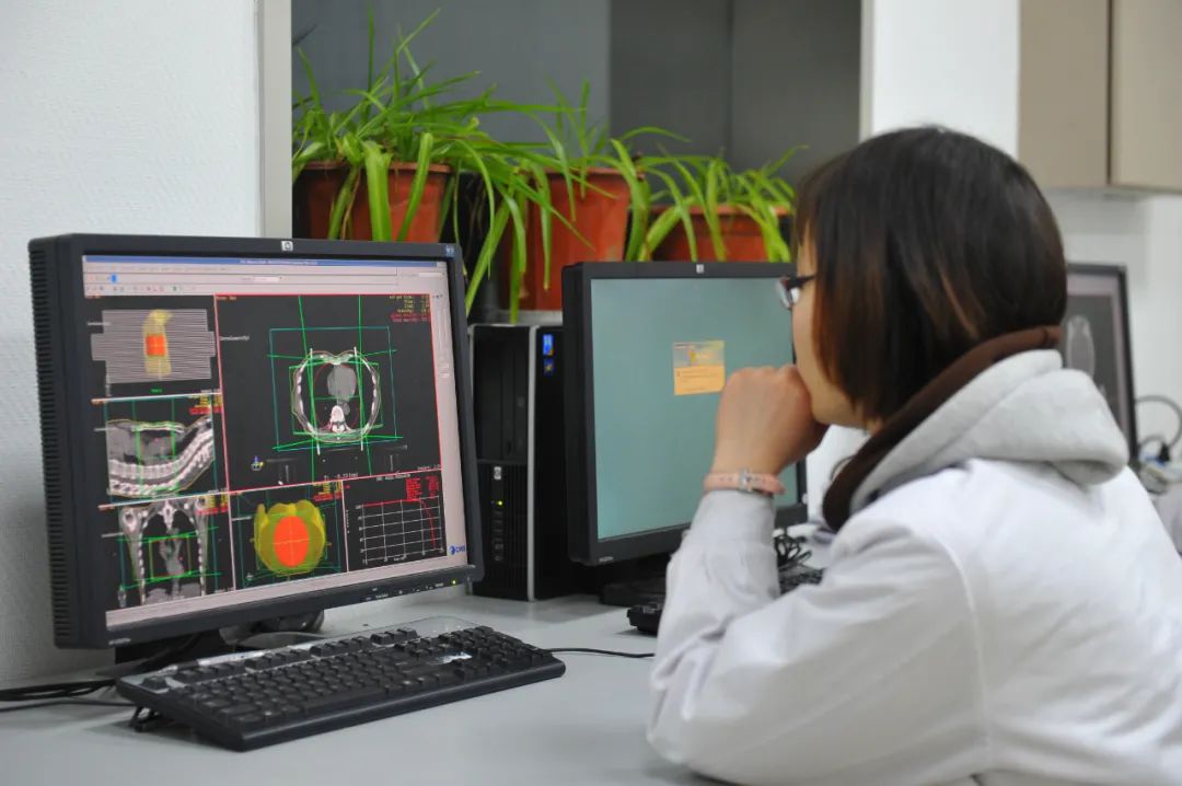 放疗结束放疗室还有辐射吗,肺癌晚期放疗和不放疗有什么区别