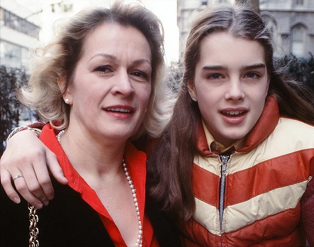 michaeljackson与波姬小丝,波姬小丝14岁就登上了时尚杂志