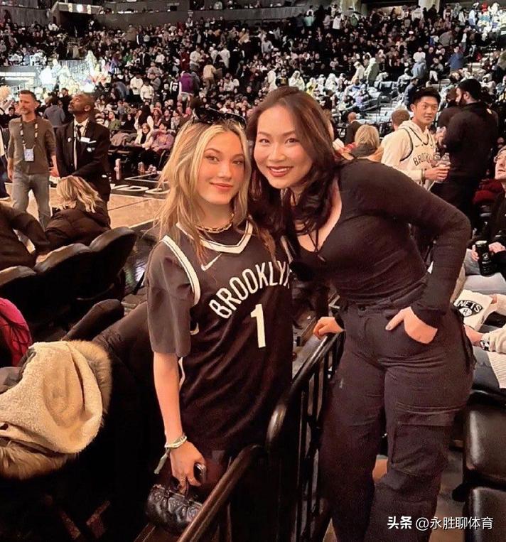 谷爱凌穿哈登篮网球衣,谷爱凌现场观战篮网穿的几号球衣