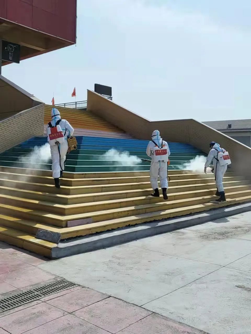 抗击疫情他们步履不息,抗击疫情他们义无反顾