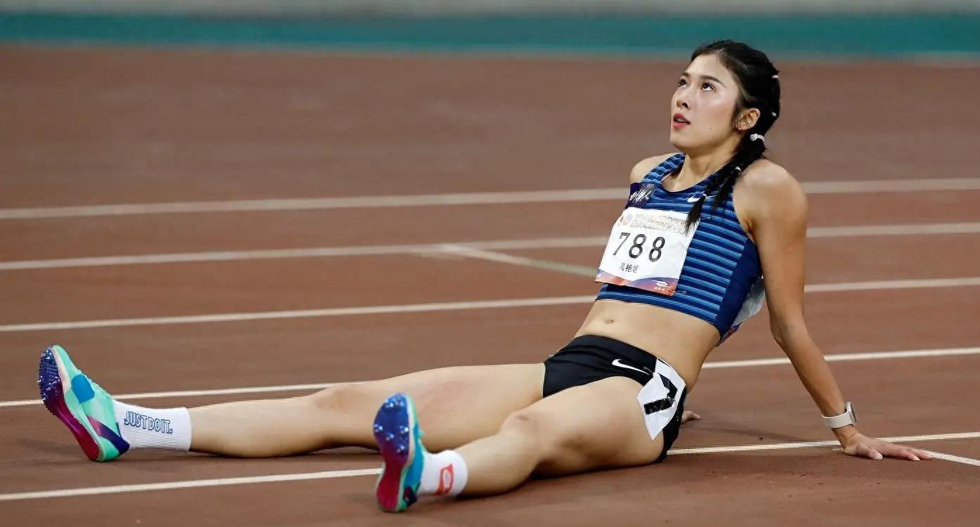 梦幻！足球美女狂飙直播间，神秘男友现身！