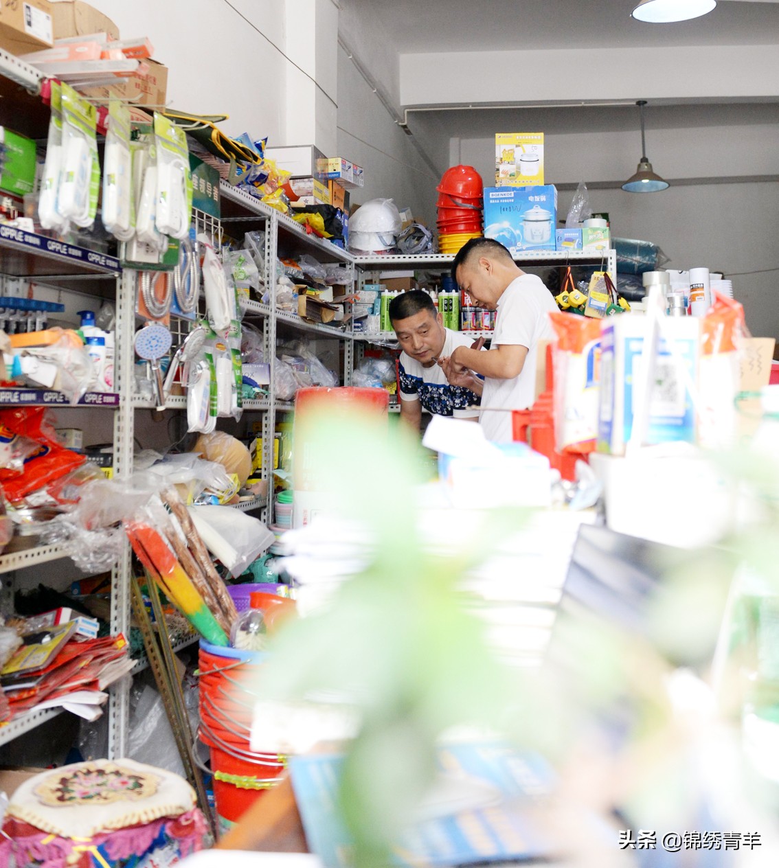 有难关一起过|五金日杂店：减免了房租经营压力就少了许多