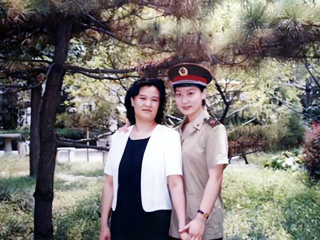 “大魔王”谭晶：当年高考她哭了3天，嫁给大9岁的院士幸福吗？