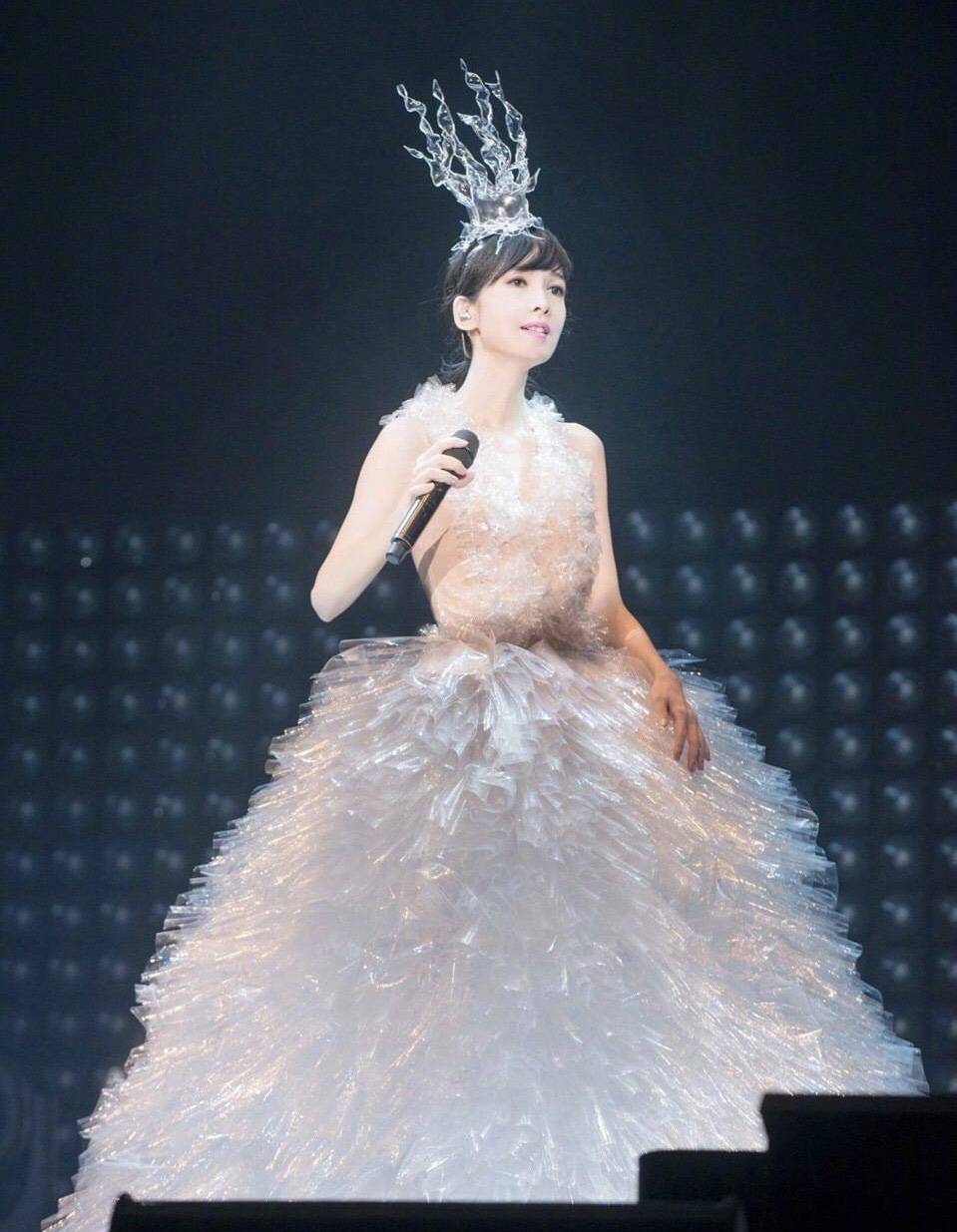 周慧敏被称第一代玉女掌门,玉女掌门周慧敏93年的歌