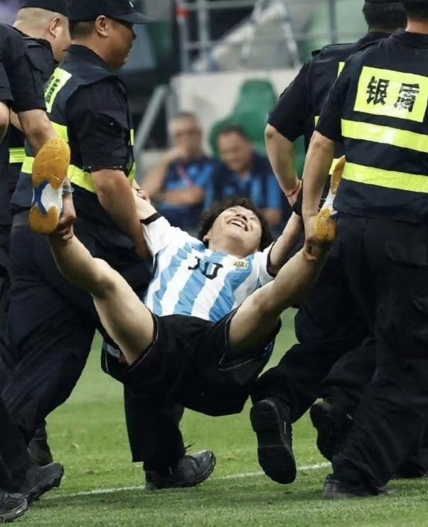 足球需要天赋和青训,足球需要个性与血性结合