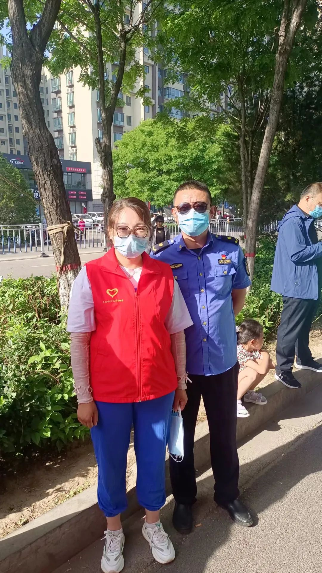 介休青志协红马甲为你护航，愿你旗开得胜，未来闪闪发光