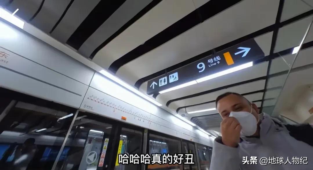 90后女人网恋奔现,90后女孩与男友奔现