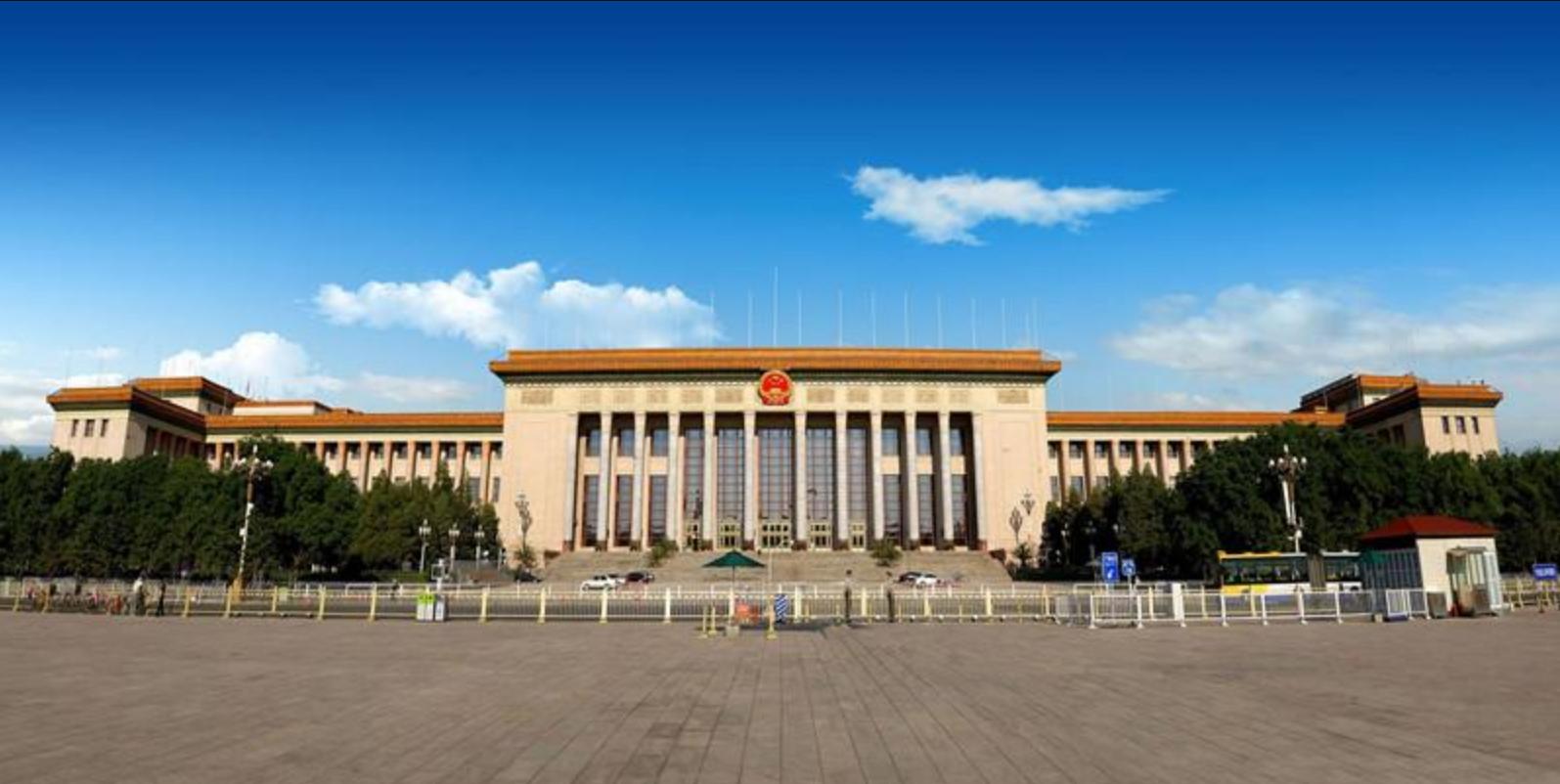 人民大会堂名字为何是后改的？它原先叫什么？毛主席亲自改名