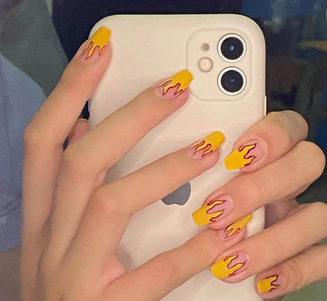 你一定要试试这3种美甲,盘点十款最受欢迎的美甲