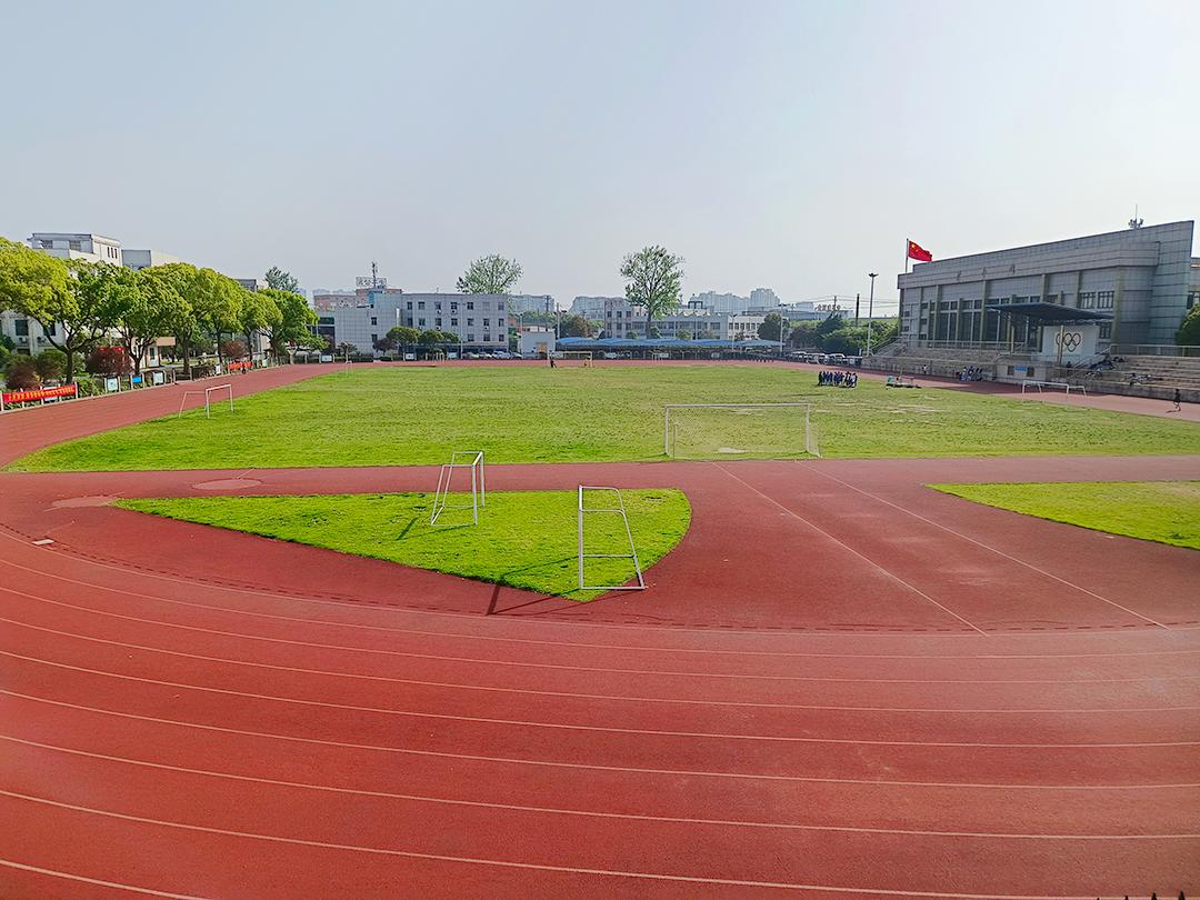 校友再回学校,丹阳六中校友