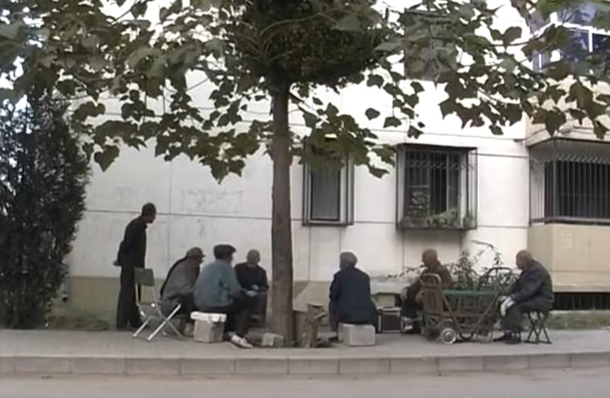 网瘾老人，被直播间“好大儿”精准收割