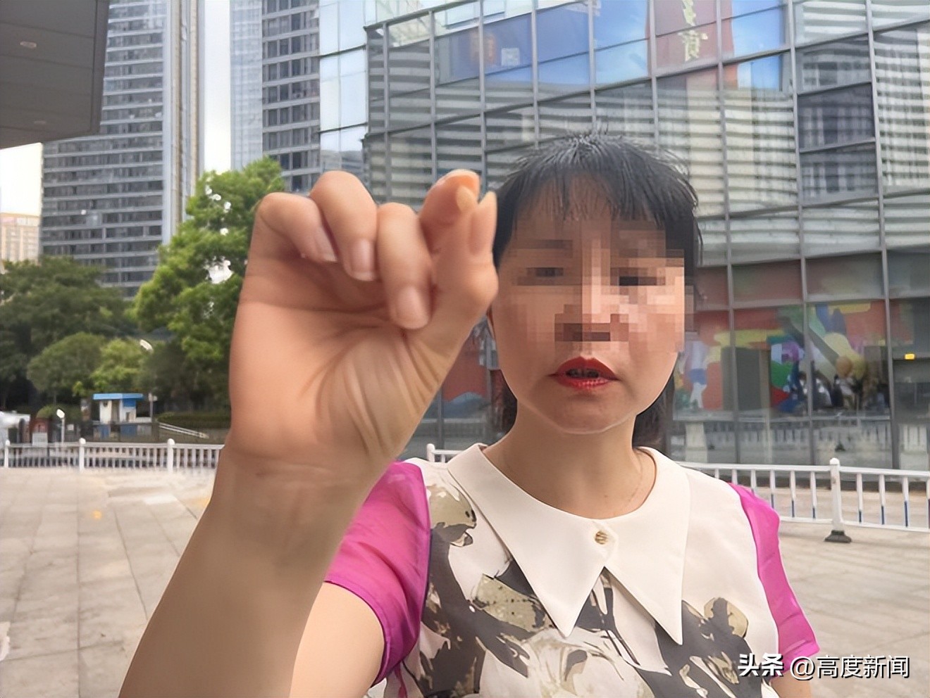 女子植入牙冠仅一天就脱落瑞尔口腔：不能保证一辈子不掉