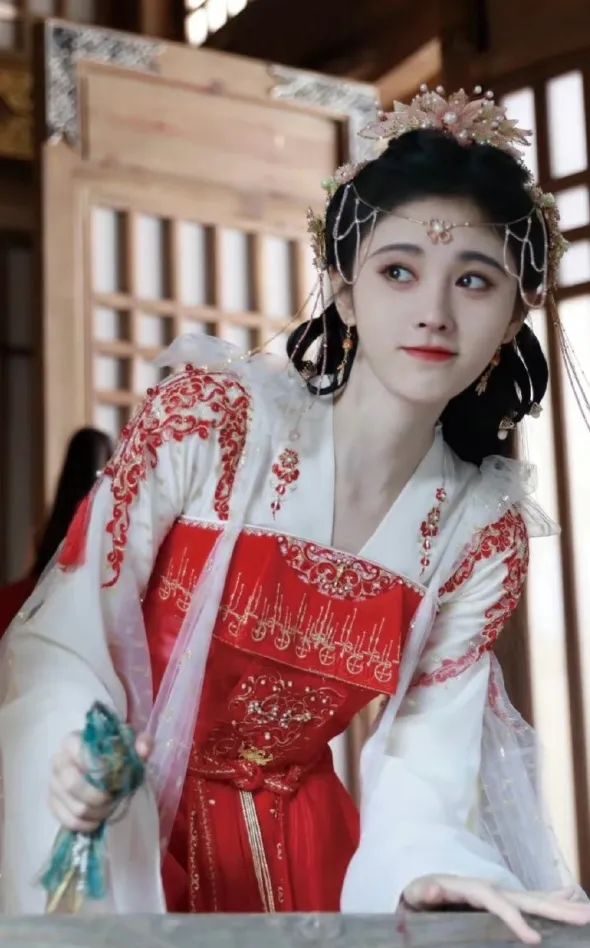 虞书欣雷人造型,虞书欣少女感造型盘点