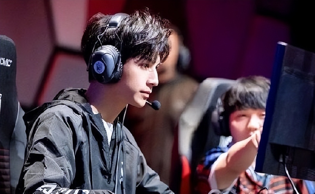 瘦到脱相的男明星罗云熙,为什么黑罗云熙瘦偏偏不黑演技